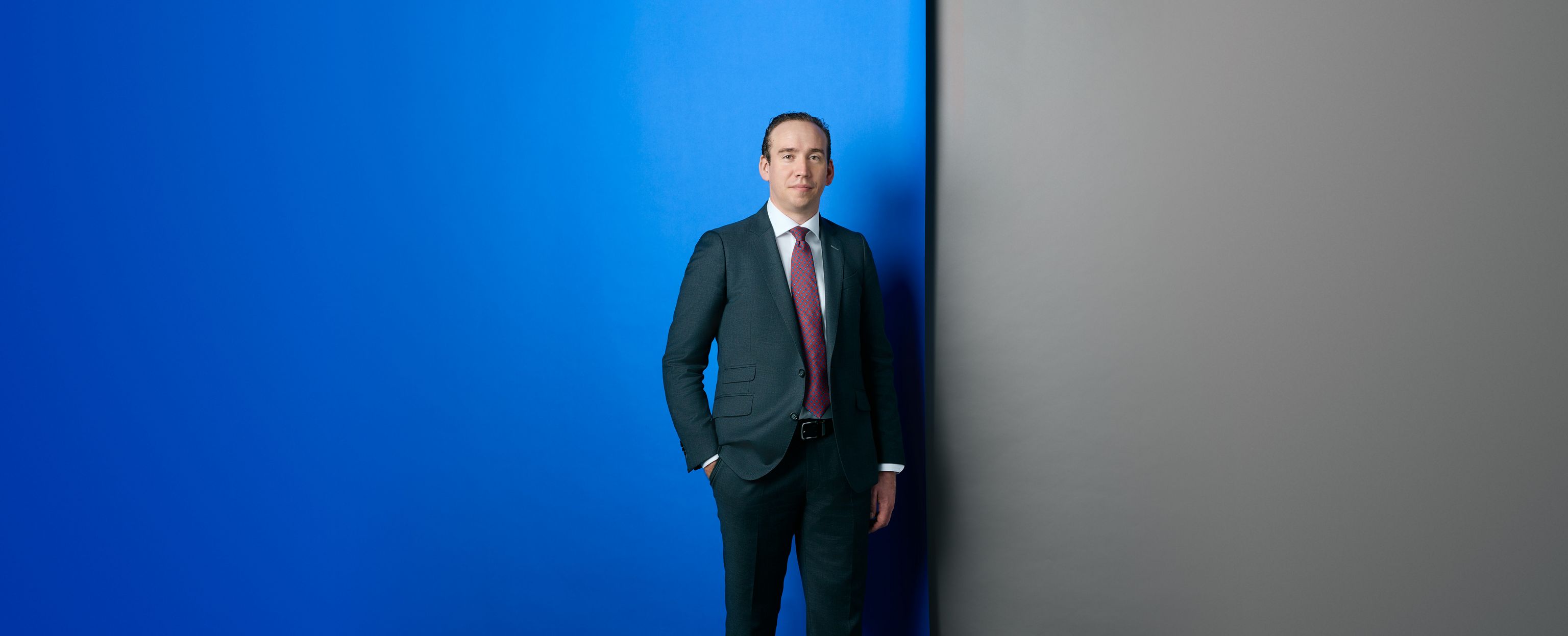 Lukas Aebi, portrait en pied